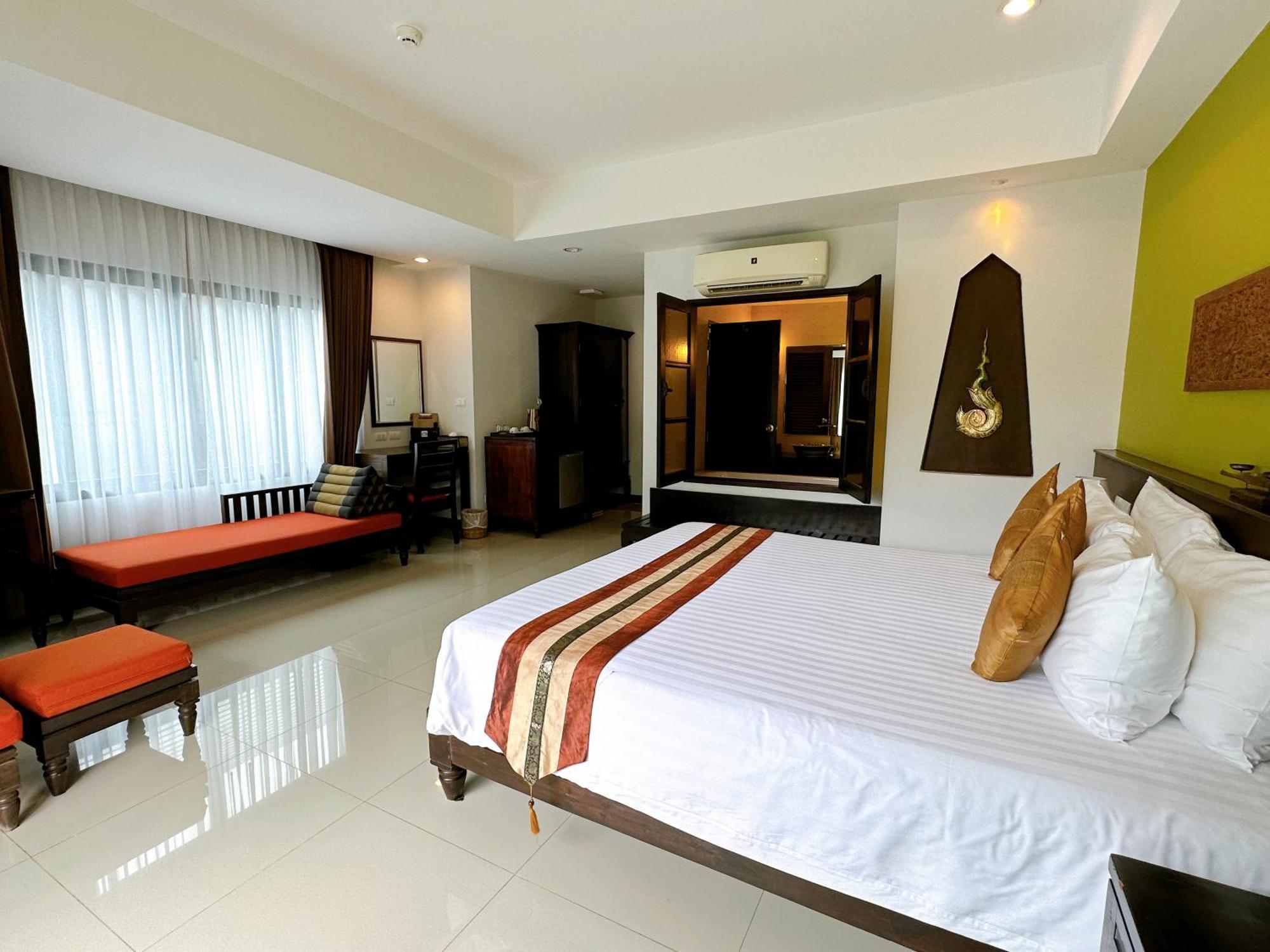 Navatara Phuket Resort Rawai Bagian luar foto