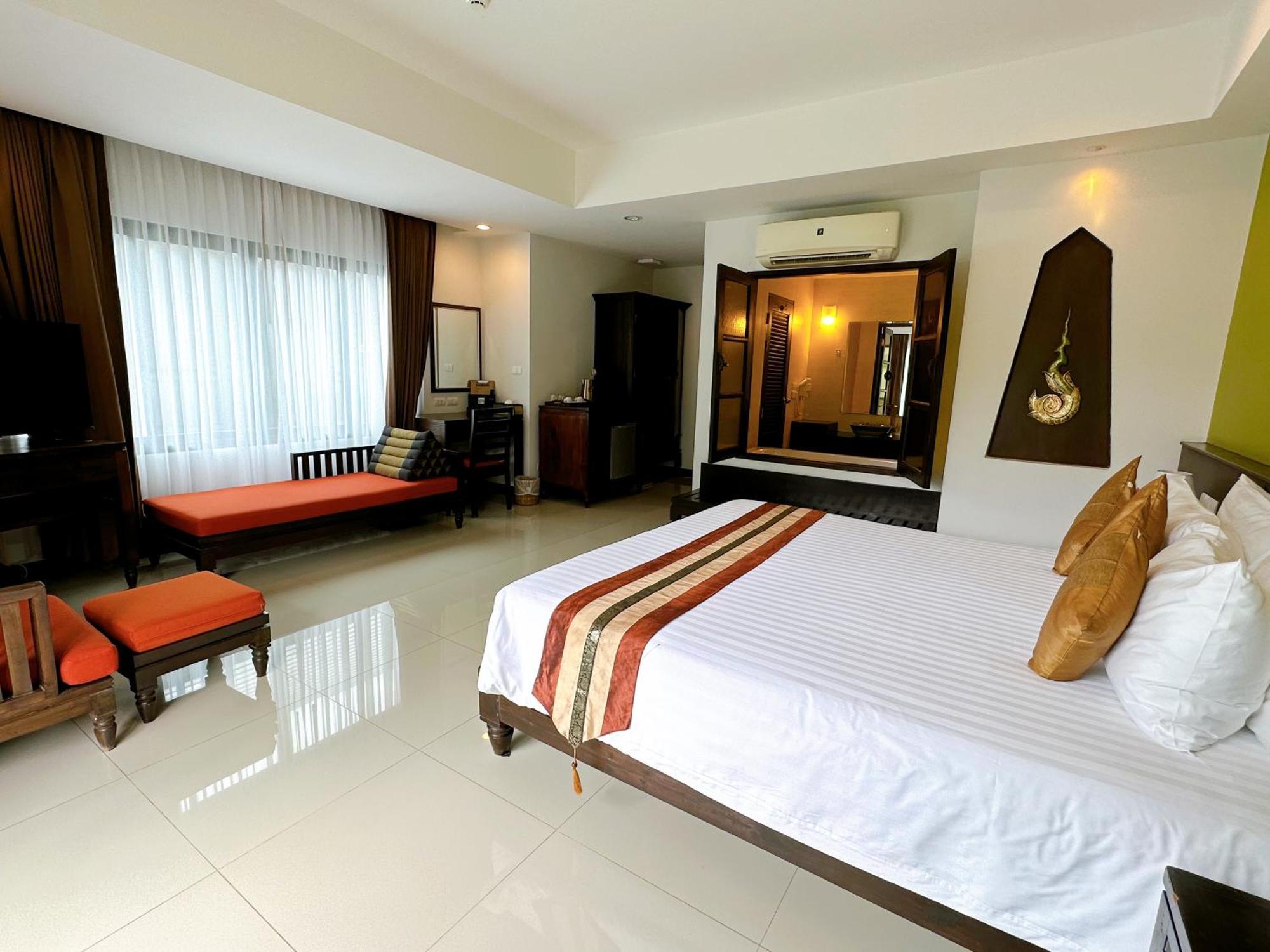 Navatara Phuket Resort Rawai Bagian luar foto