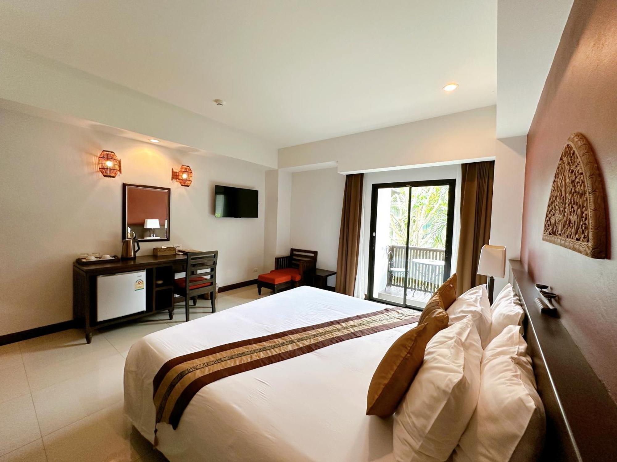 Navatara Phuket Resort Rawai Bagian luar foto