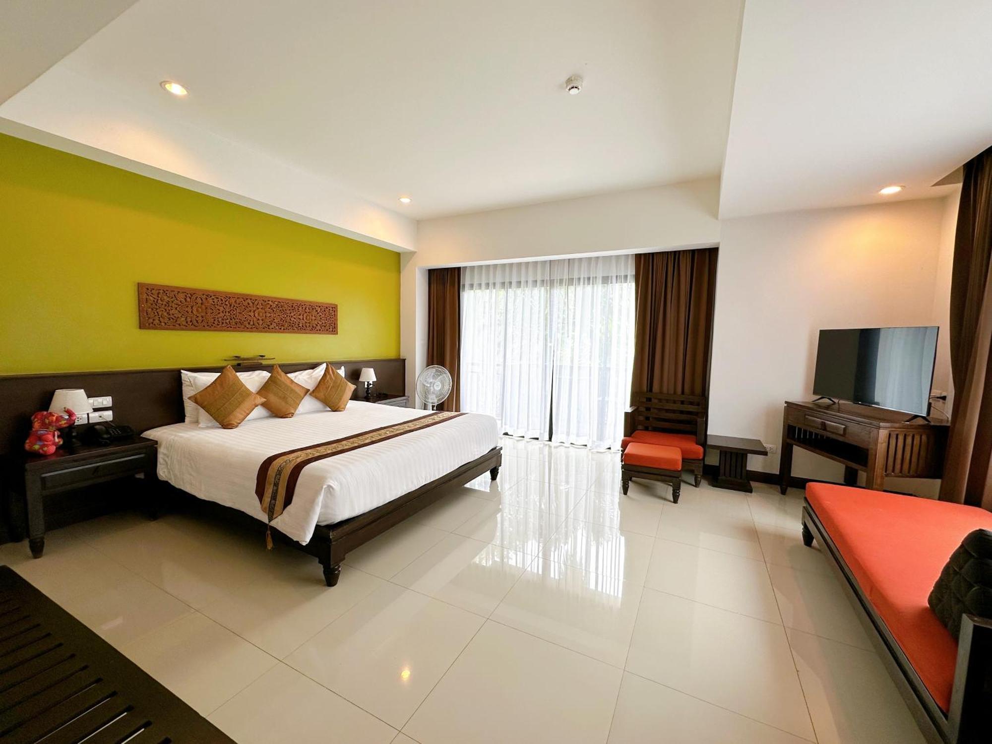 Navatara Phuket Resort Rawai Bagian luar foto