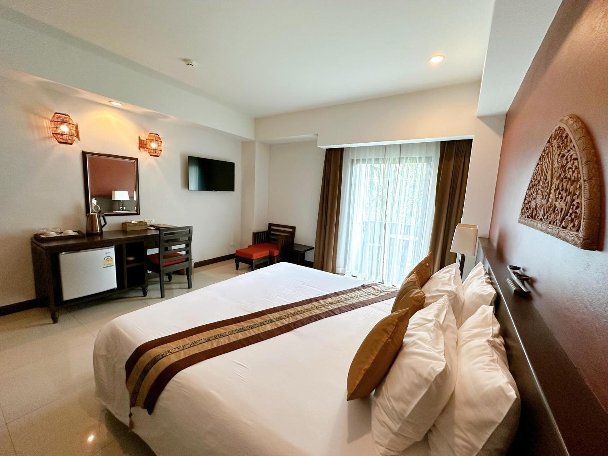 Navatara Phuket Resort Rawai Bagian luar foto