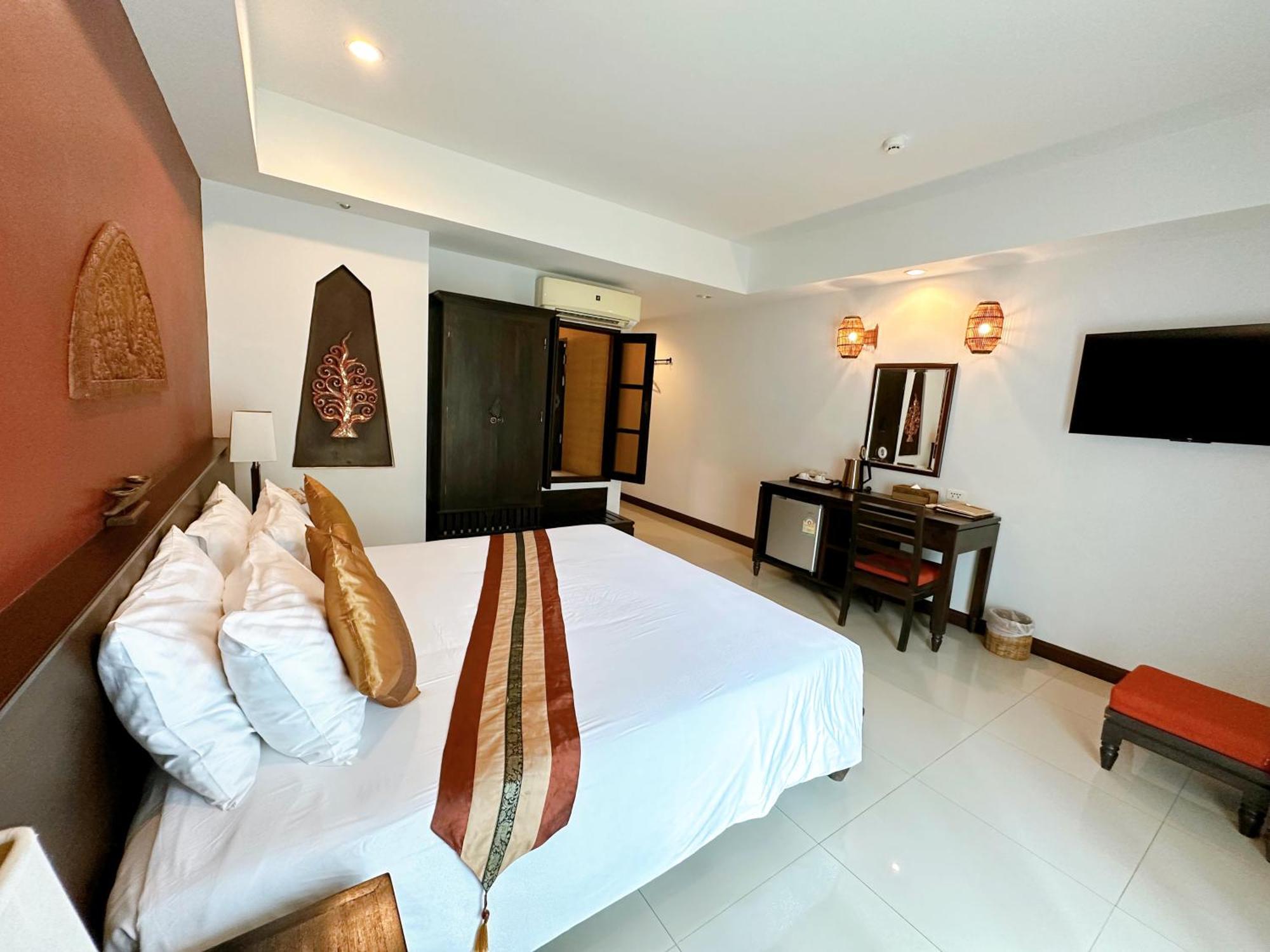 Navatara Phuket Resort Rawai Bagian luar foto