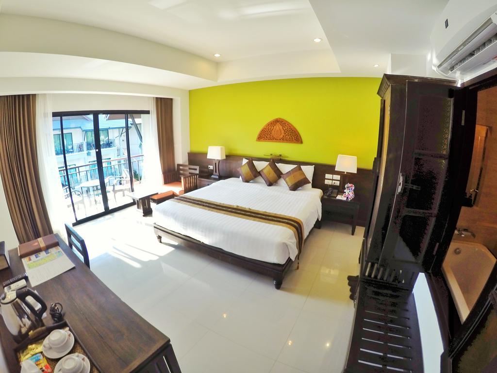 Navatara Phuket Resort Rawai Bagian luar foto
